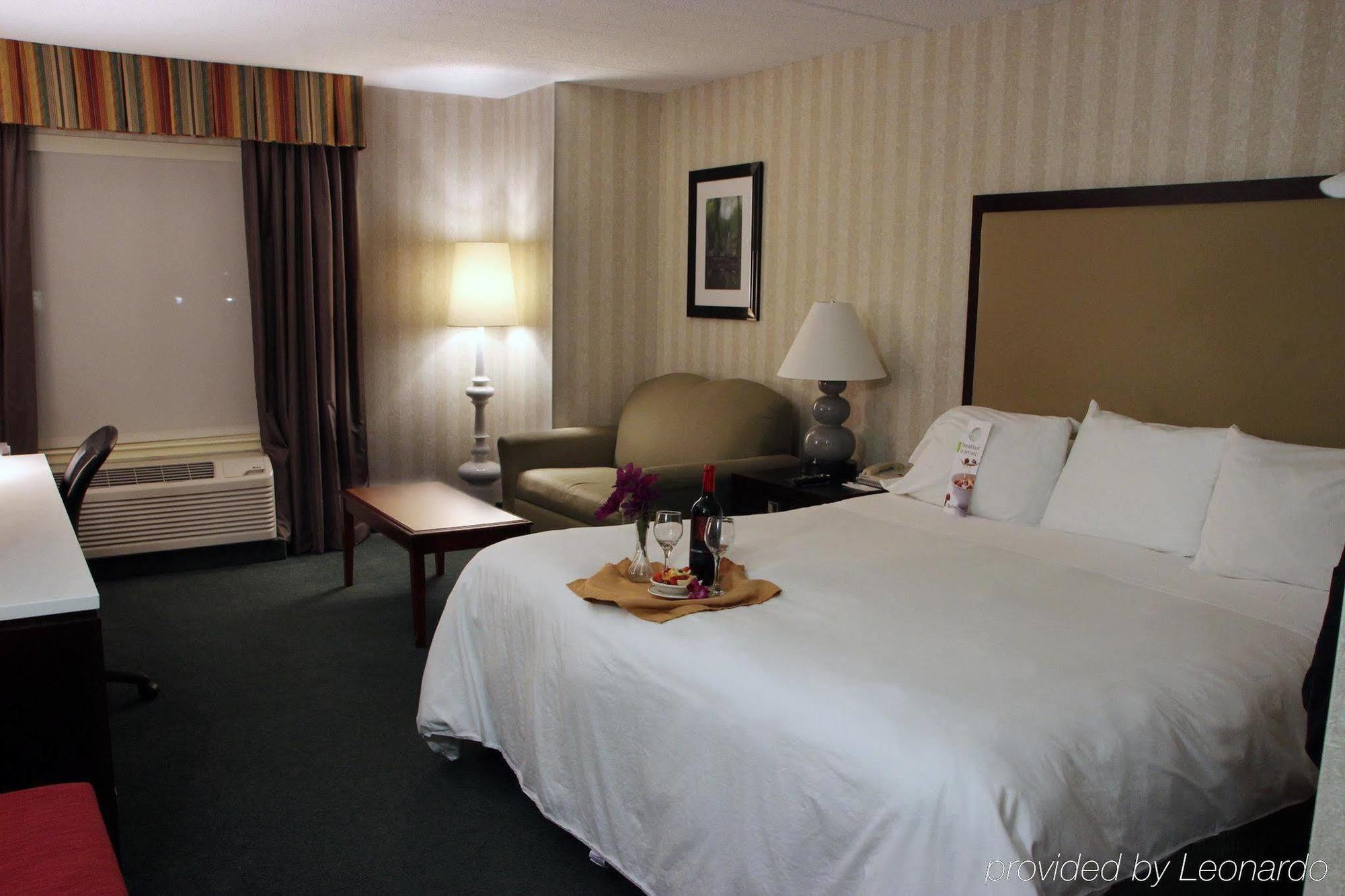 Radisson Hotel And Suites Chelmsford-Lowell Ngoại thất bức ảnh